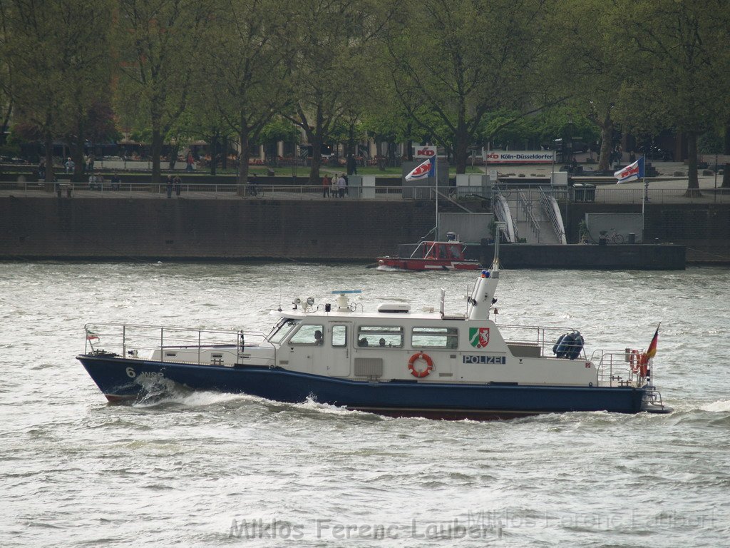 Uebungsfahrt Loeschboot und Ursula P79.JPG